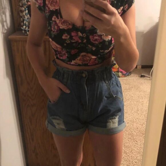 Women's Casual High Waisted Hemming Denim Jean Shorts with Pockets - Picture 10 of 11